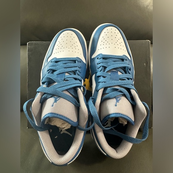 Air Jordan 1 Low - Picture 6 of 9